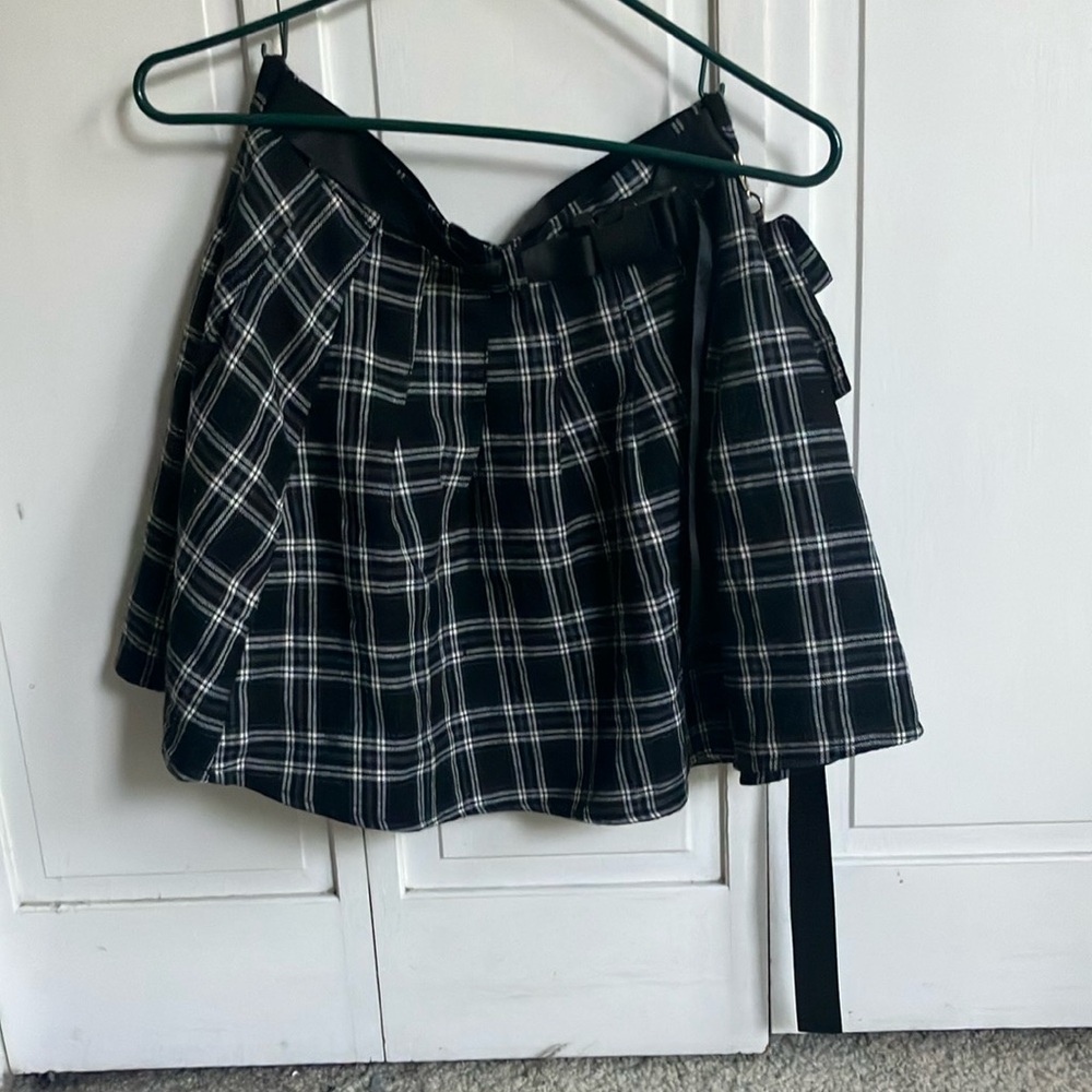 SHEIN S Black and White Plaid Skirt w/ Release Buckle Belt and Removable Pocket